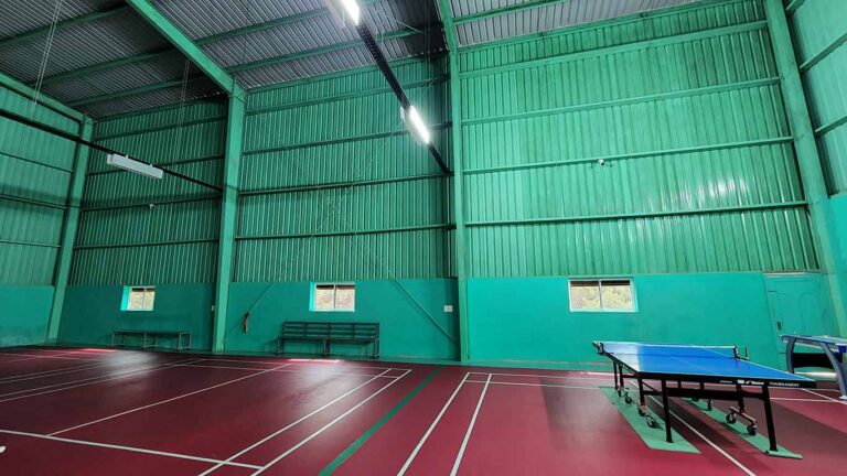 badminton-court-with-tt